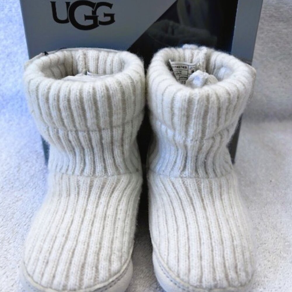 UGG Kids Skylar Crib Shoes in cream knit NIB Size 4-5 (12 to 18 months)